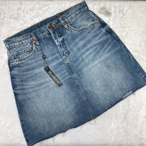 BlankNYC Denim Blue Jean Skirt Way Back White Fray Hem Pockets NWT NEW Size 27 - Picture 1 of 5